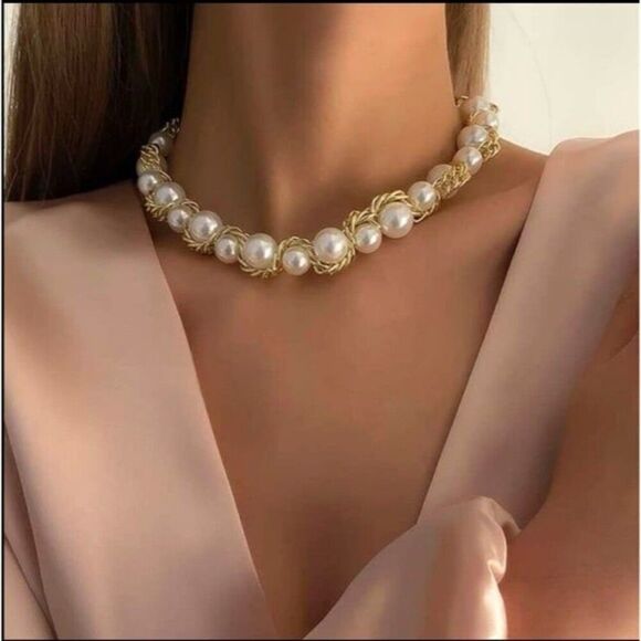 Faux Pearl Beaded Necklace - Picture 2 of 11